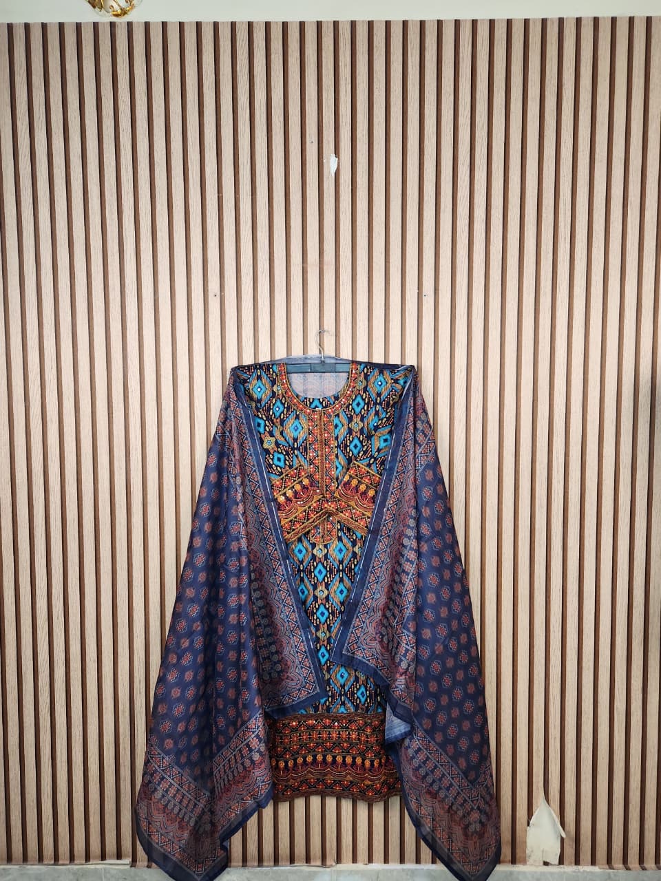 Suti Embroidery Digital Print 3 Piece Dress - Image 5