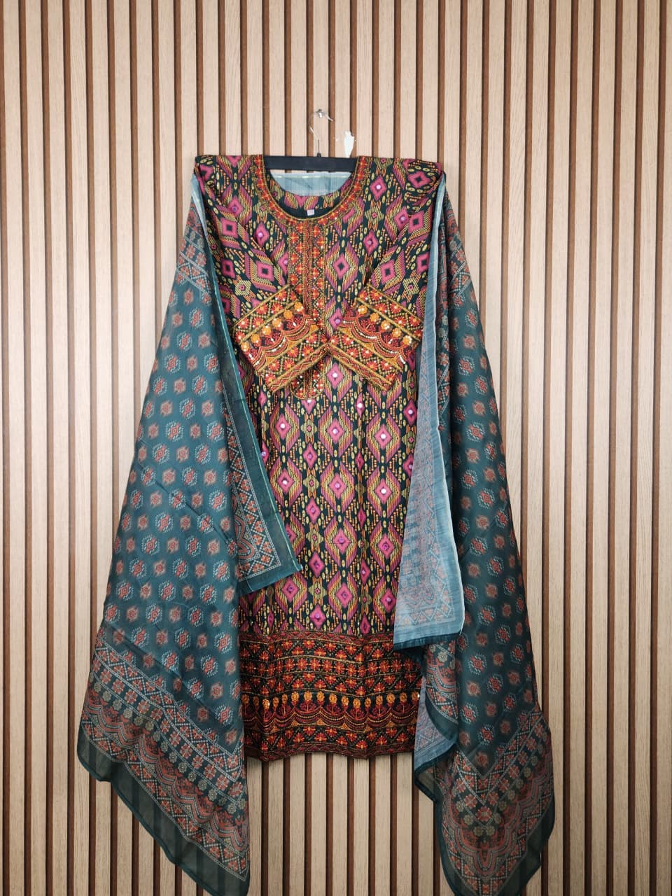 Suti Embroidery Digital Print 3 Piece Dress - Image 4