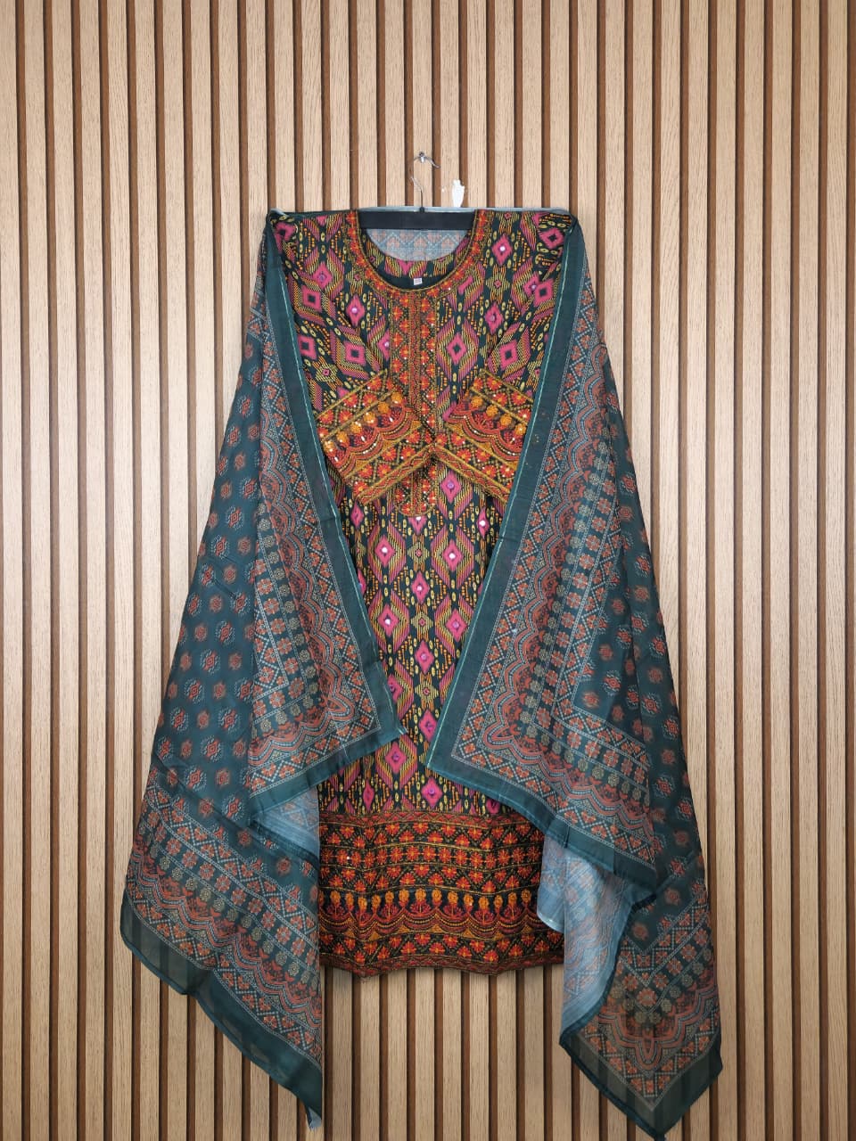 Suti Embroidery Digital Print 3 Piece Dress - Image 2